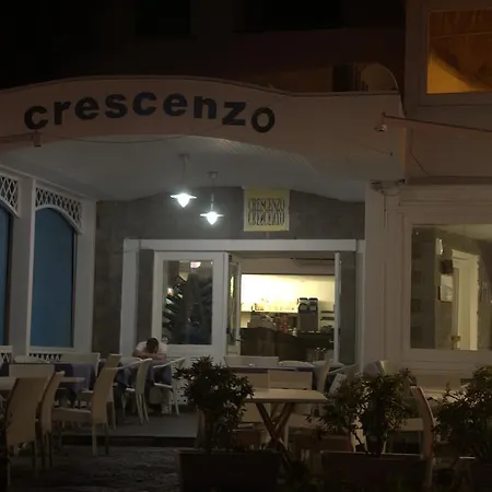 فندق Ristorante Crescenzo بروسيدا