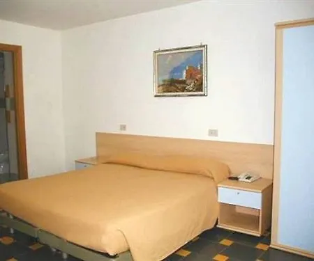 Ristorante Crescenzo 3* بروسيدا