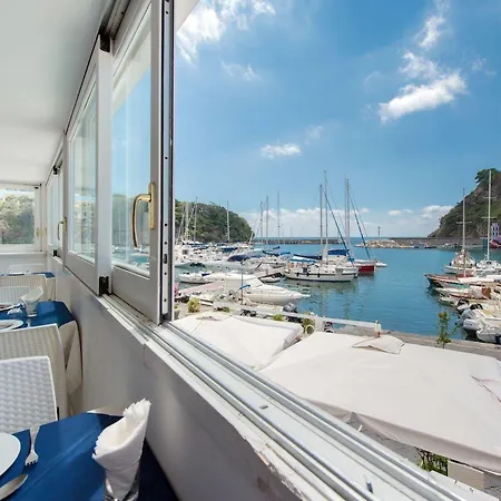 فندق Ristorante Crescenzo 3*