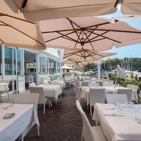 Ristorante Crescenzo 3* بروسيدا